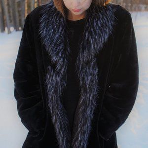 BNWT Women's Regal Faux Fur Cape in Black size L/G